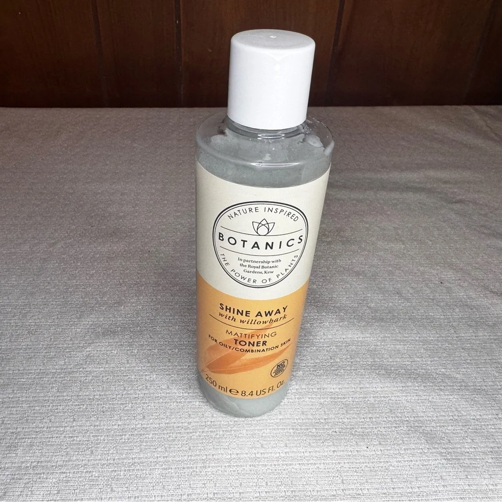 Shine Away Mattifying Toner — Yellow